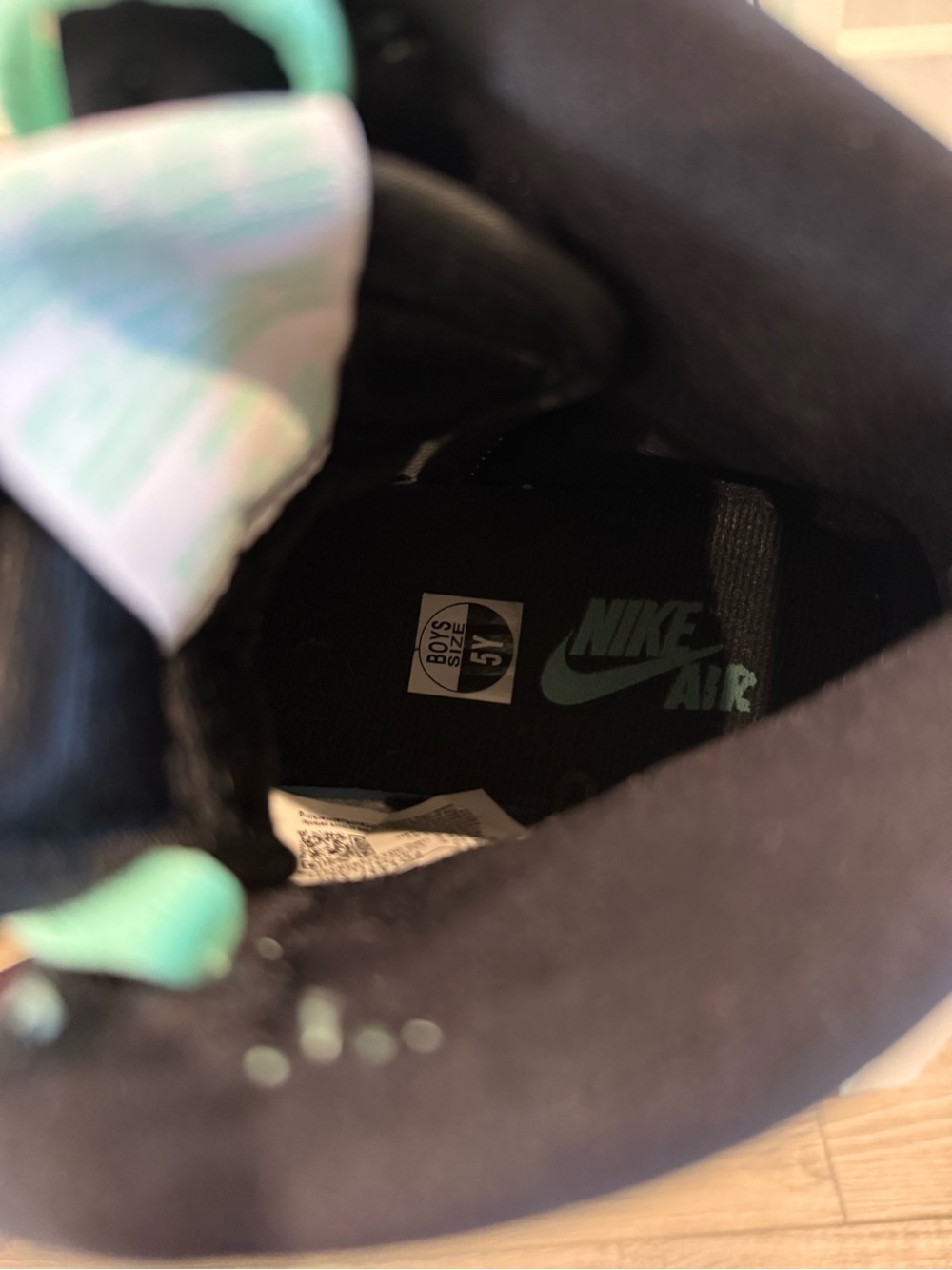 Nike Kids Air Jordan 1 Retro Green Glow sneakers - Picture 7 of 9